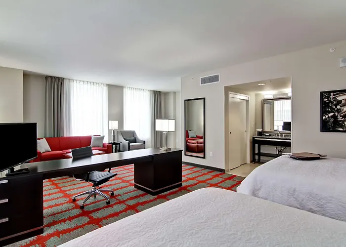 Hampton Inn And Suites Cincinnati - Downtown