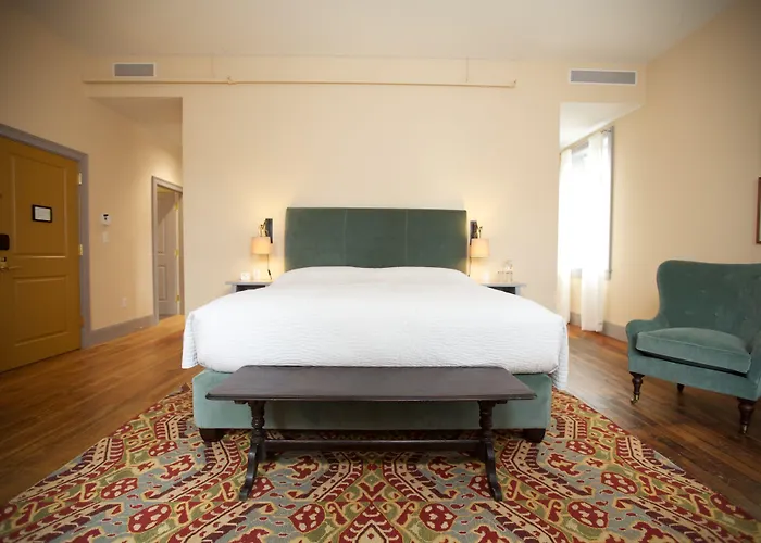 Hotel On North Pittsfield