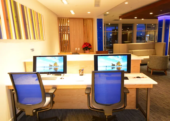 Holiday Inn Express & Suites Toledo West By Ihg