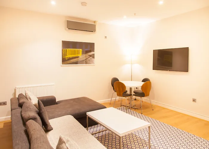 Premier Suites Plus Glasgow