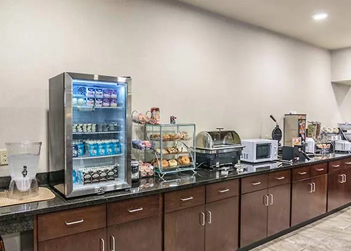Cobblestone Hotel & Suites - Erie