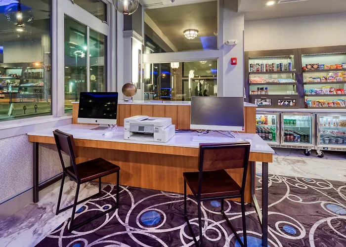 Holiday Inn Express Kansas City Downtown