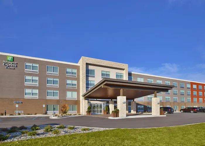 Holiday Inn Express & Suites Grand Rapids Airport North By Ihg Cascade