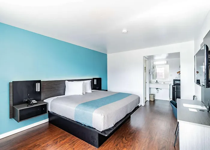 Motel 6 Tampa Near Fairgrounds - Casino Orient Park
