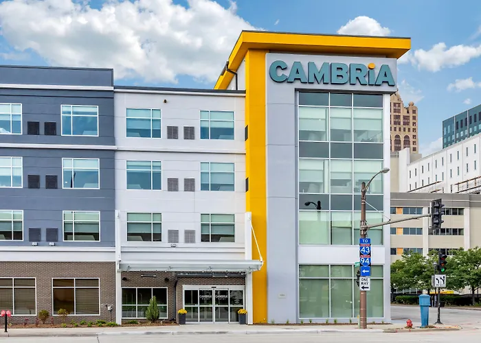 Cambria Hotel Milwaukee Downtown