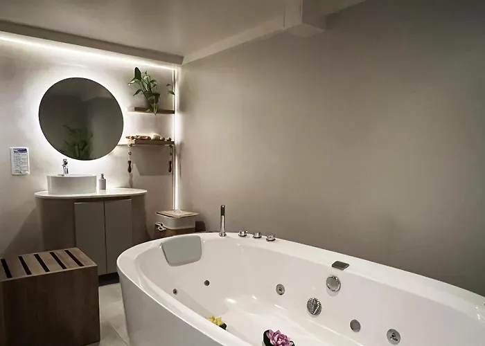 York Medellin, Curio Collection By Hilton Hotel