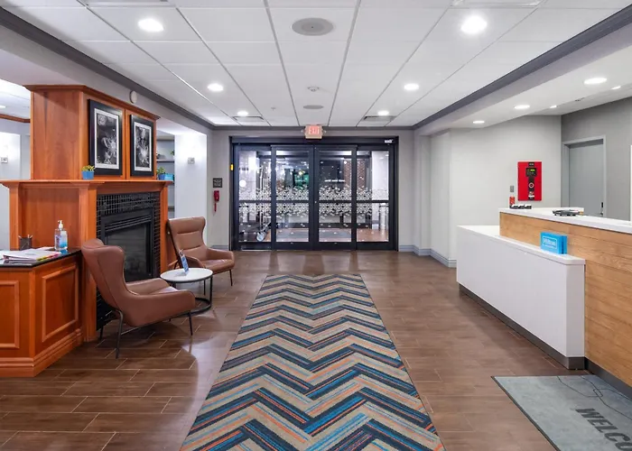 Newly Renovated Hampton Inn Omaha West Lakeside