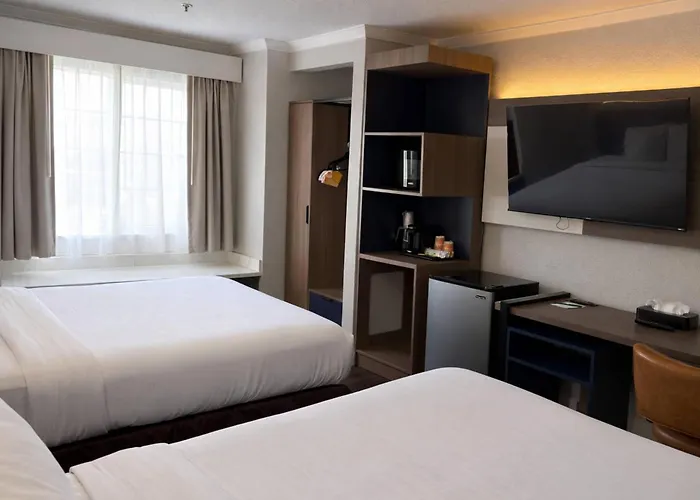 Econo Lodge Inn & Suites Santa Rosa South
