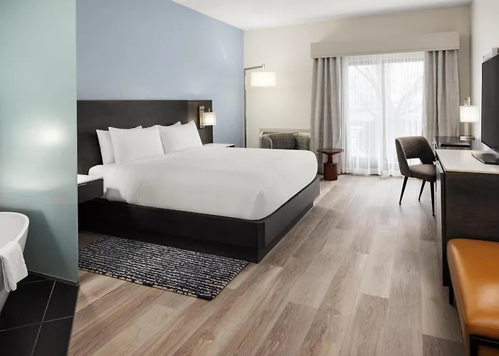Doubletree By Hilton Racine Harbourwalk Hotel
