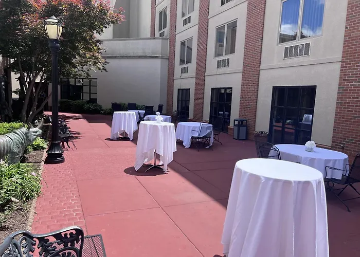 Doubletree By Hilton Bloomington Hotel