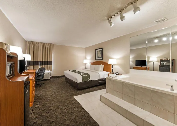 Quality Inn & Suites Portage Central