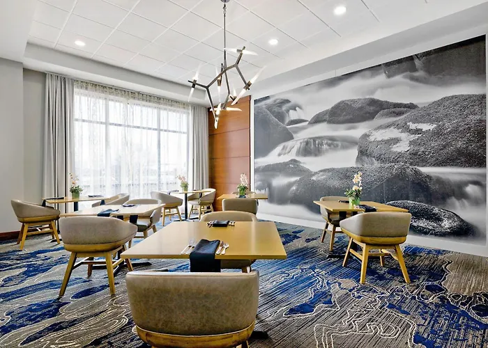 Doubletree By Hilton Davenport Hotel