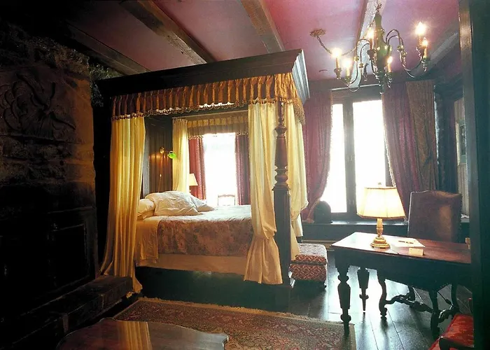 Hotel Pierre Du Calvet Montreal
