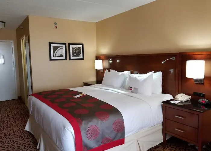 Ramada Plaza By Wyndham Fort Wayne Hotel & Conference Center