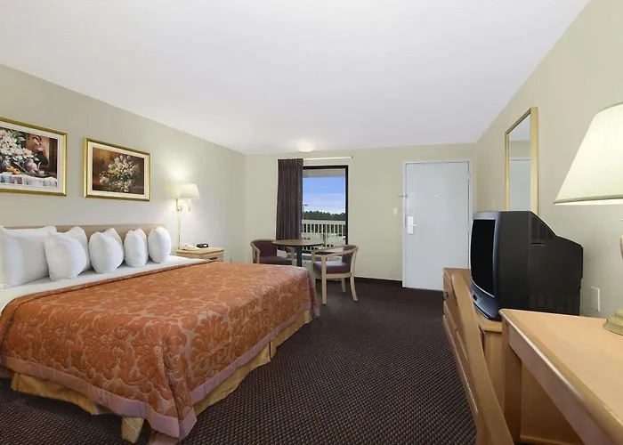 Howard Johnson By Wyndham Valdosta