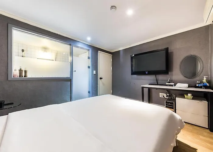 In Seoul Sinchon Goguma Hotel