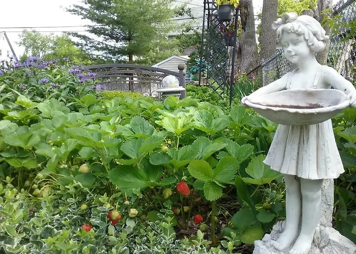 Hanover House Bed And Breakfast Niagara Falls