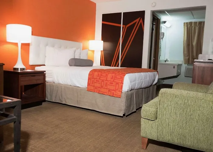 Howard Johnson By Wyndham Waukegan Great Lakes