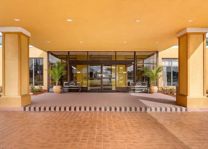 Clarion Inn Brunswick